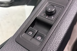 valkoinen Volkswagen Transporter 2018 kuva 16.