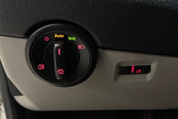 valkoinen Volkswagen Transporter 2018 kuva 18.