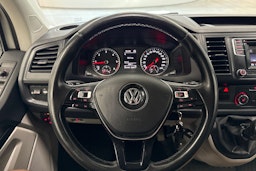 valkoinen Volkswagen Transporter 2018 kuva 19.