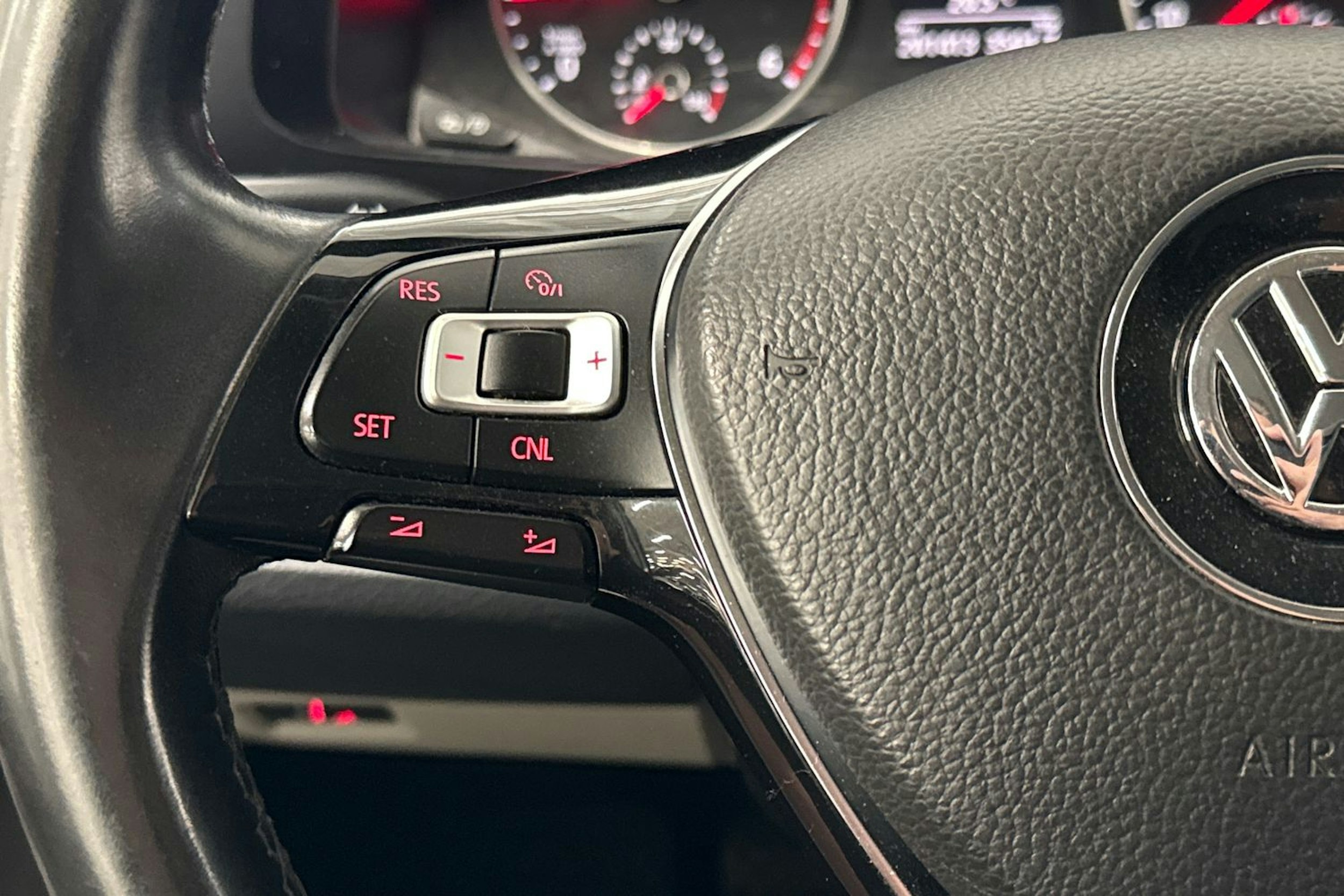 valkoinen Volkswagen Transporter 2018 kuva 20.
