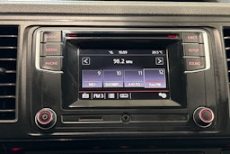 valkoinen Volkswagen Transporter 2018 kuva 22.
