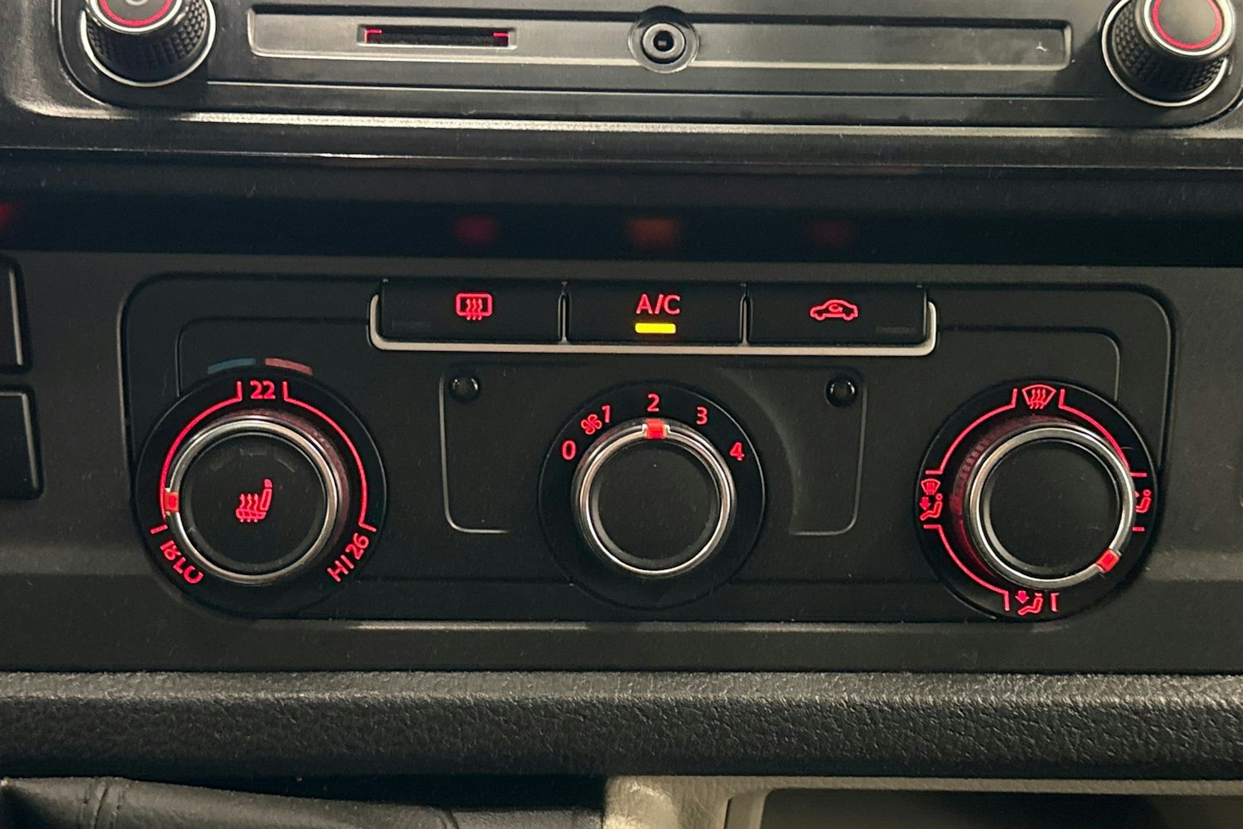 valkoinen Volkswagen Transporter 2018 kuva 25.