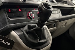 valkoinen Volkswagen Transporter 2018 kuva 29.