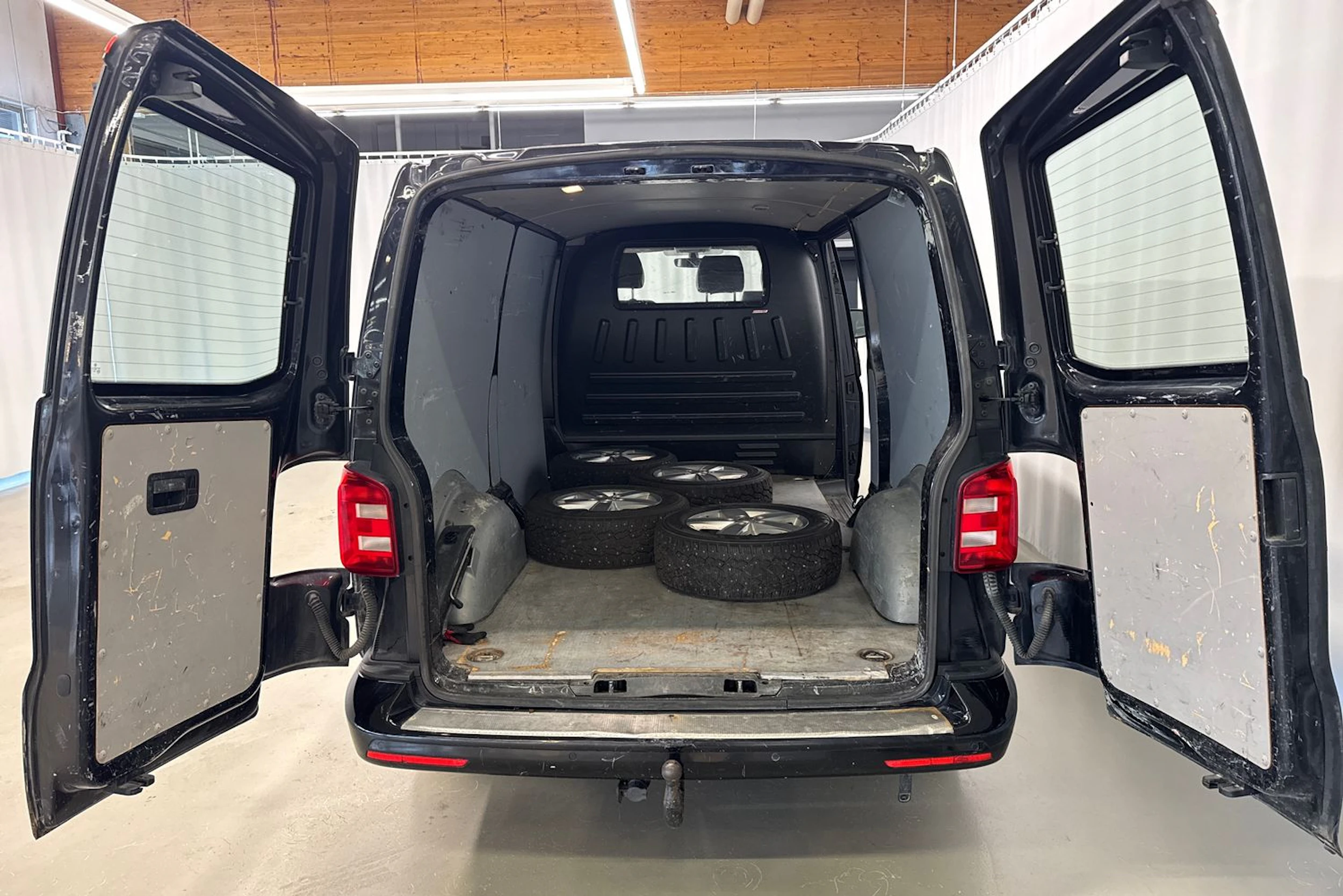 met. musta Volkswagen Transporter 2018 kuva 20.