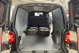 Harmaa Volkswagen TRANSPORTER 2018 kuva 15.