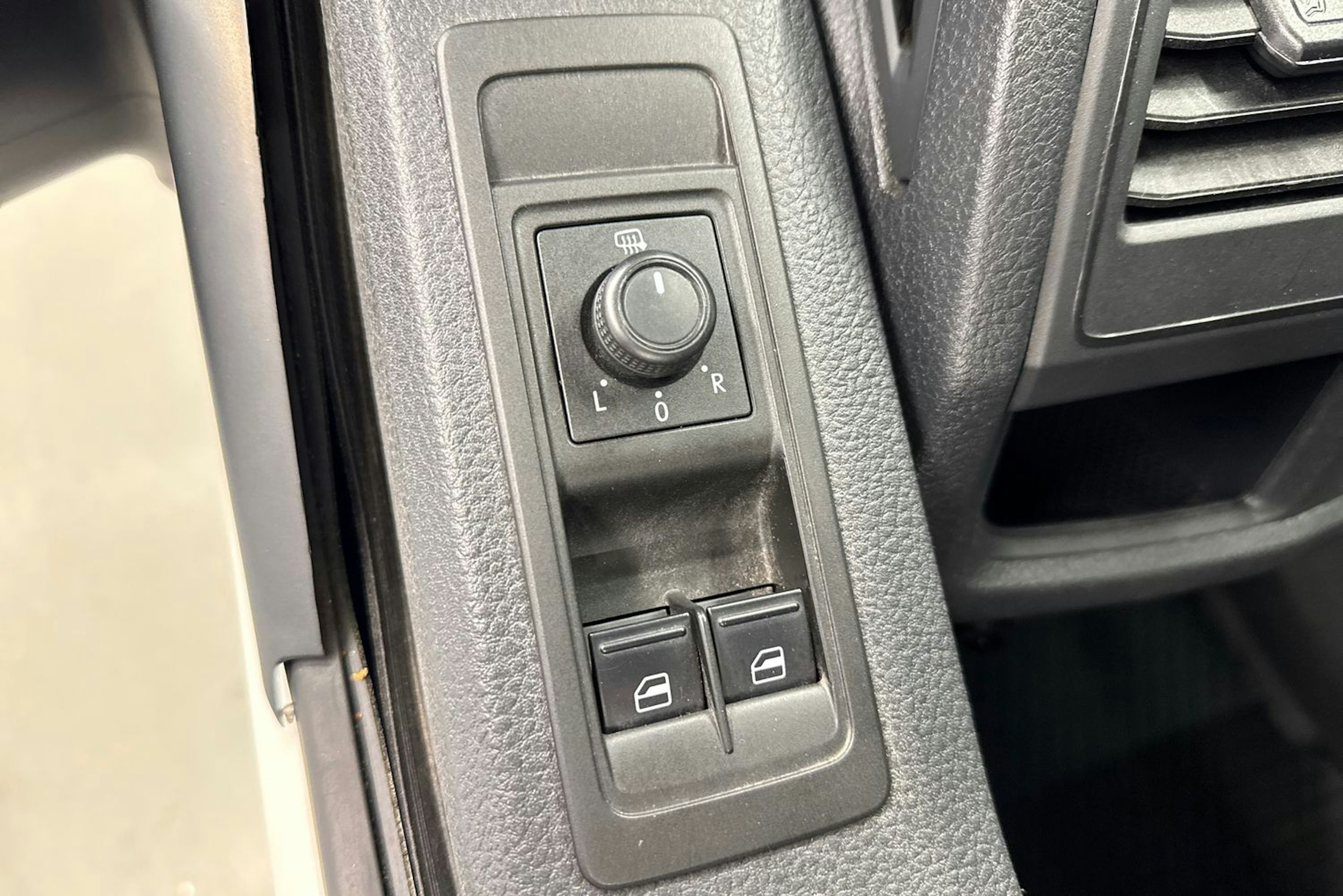 valkoinen Volkswagen Transporter 2018 kuva 14.