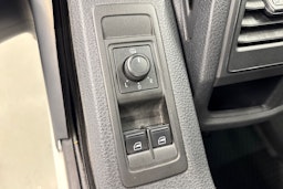 valkoinen Volkswagen Transporter 2018 kuva 14.