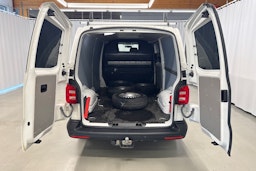 valkoinen Volkswagen Transporter 2018 kuva 17.