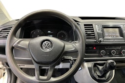 valkoinen Volkswagen Transporter 2018 kuva 9.