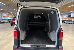 valkoinen Volkswagen Transporter 2018 kuva 14.