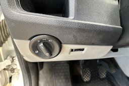 valkoinen Volkswagen Transporter 2018 kuva 19.
