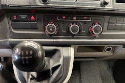 valkoinen Volkswagen Transporter 2018 kuva 21.