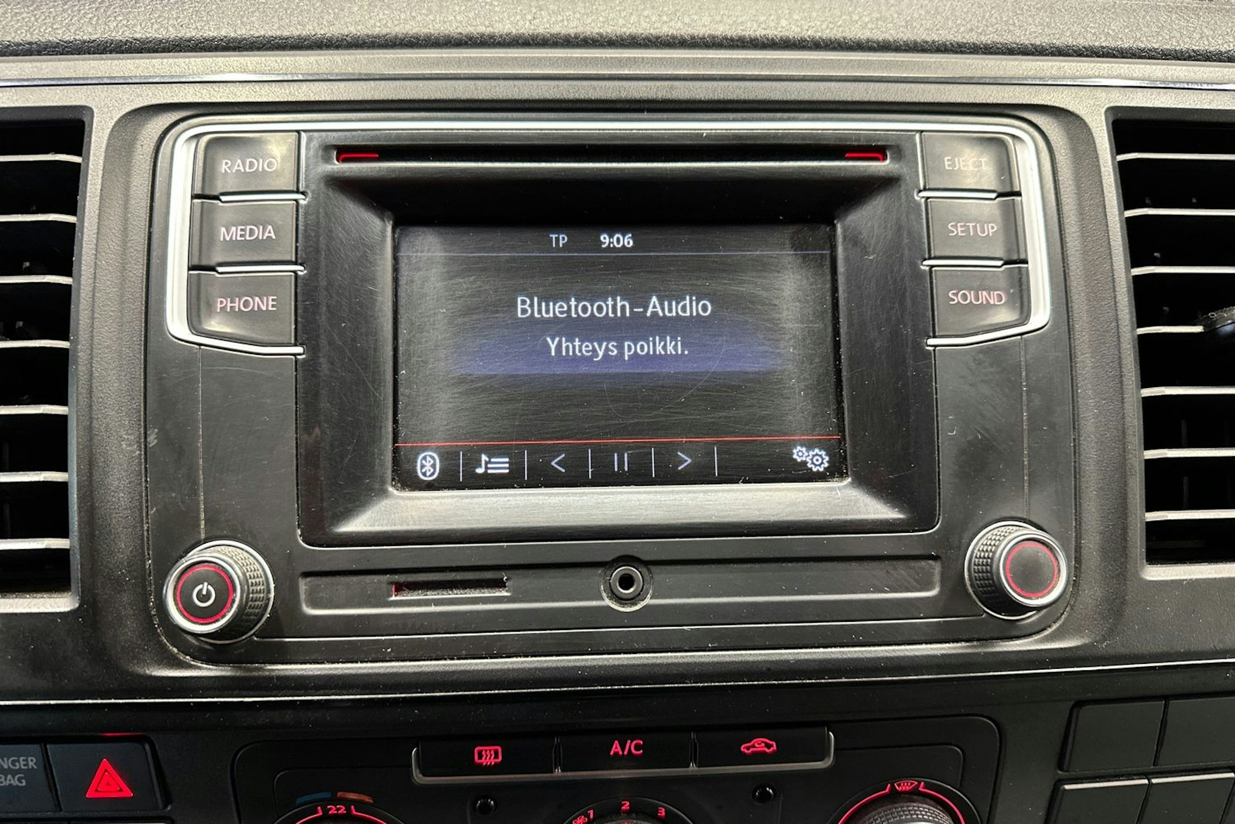 valkoinen Volkswagen Transporter 2018 kuva 23.