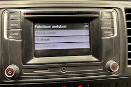 valkoinen Volkswagen Transporter 2018 kuva 24.