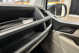 valkoinen Volkswagen Transporter 2018 kuva 25.