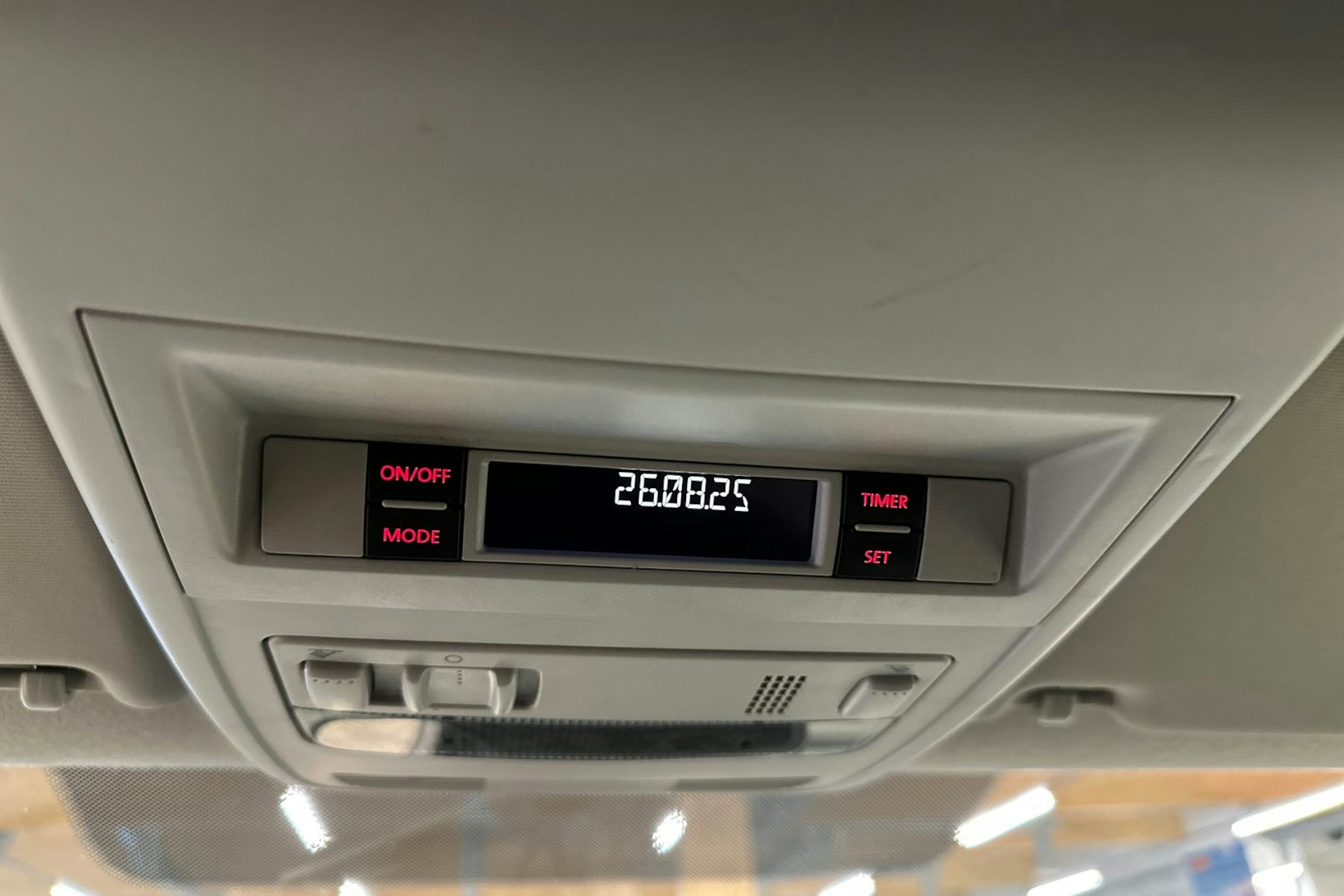 valkoinen Volkswagen Transporter 2018 kuva 26.
