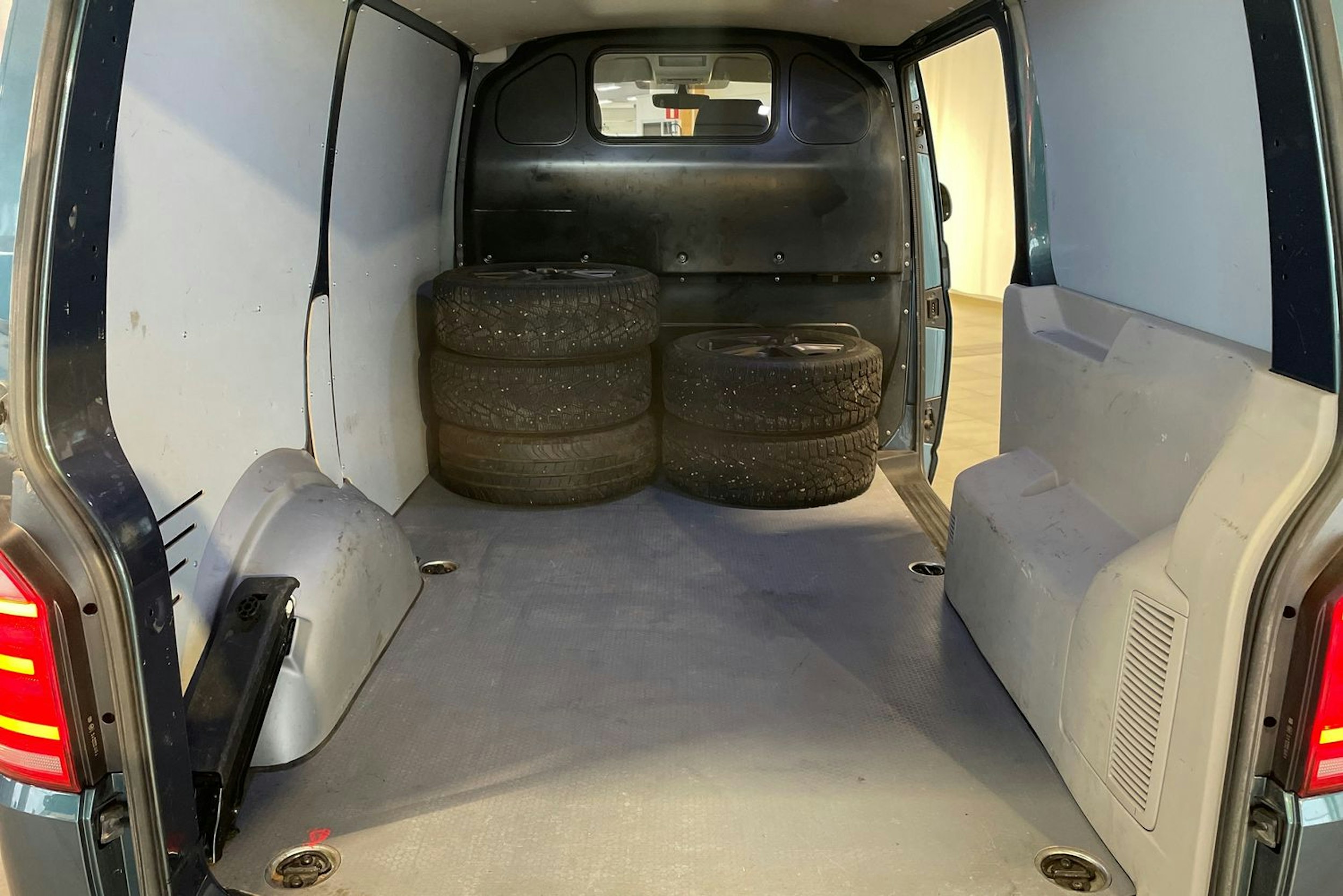 Vihreä Volkswagen TRANSPORTER 2018 kuva 13.