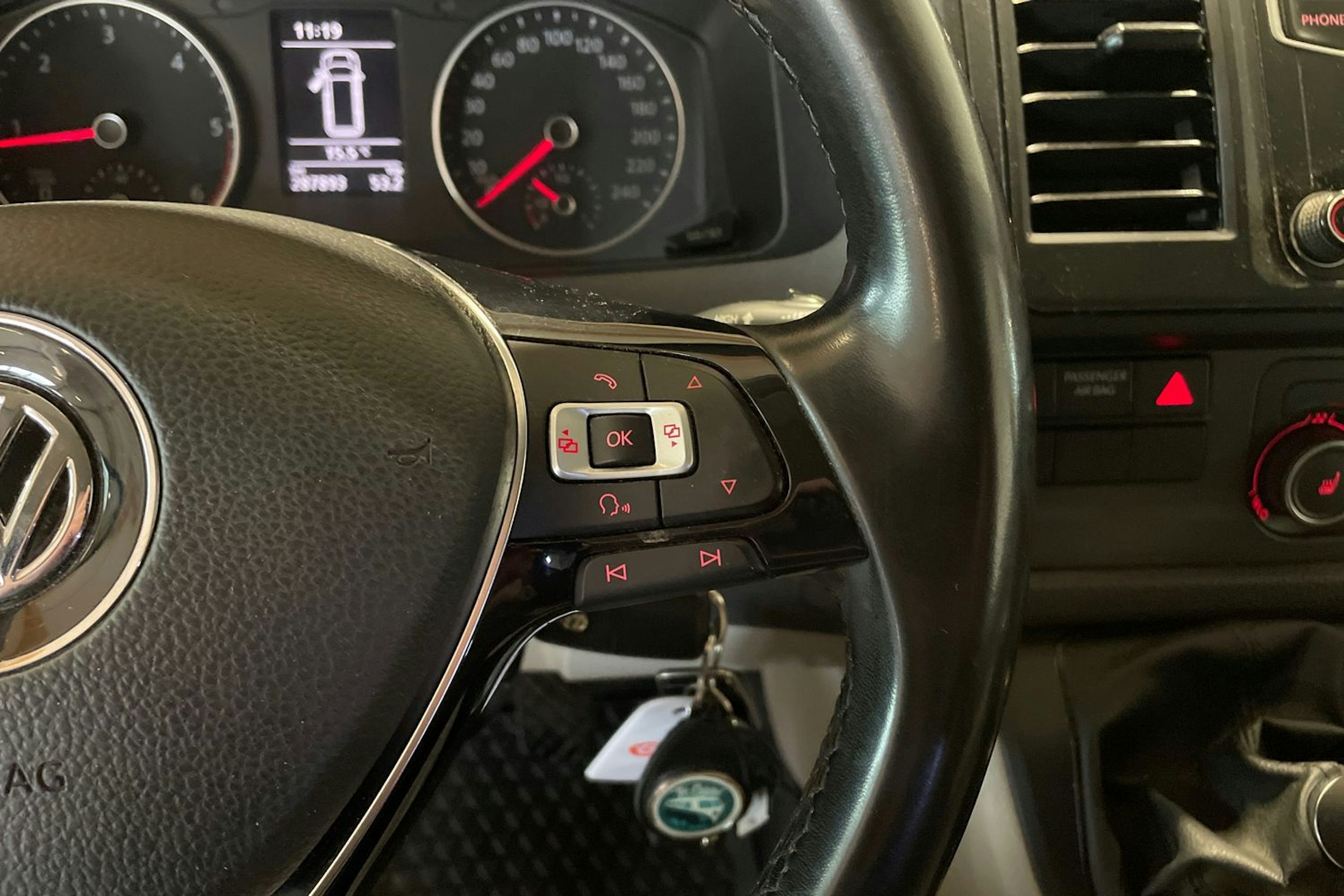 Vihreä Volkswagen TRANSPORTER 2018 kuva 17.