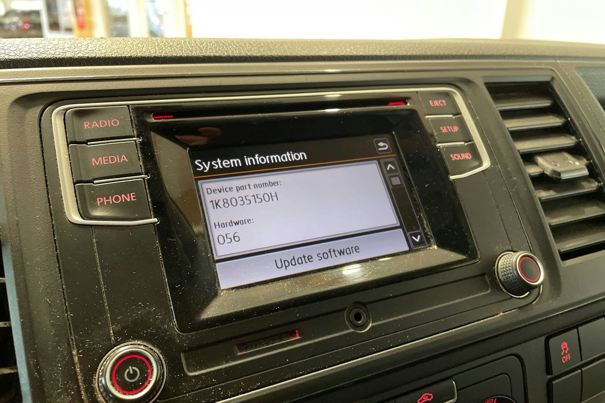 Vihreä Volkswagen TRANSPORTER 2018 kuva 18.