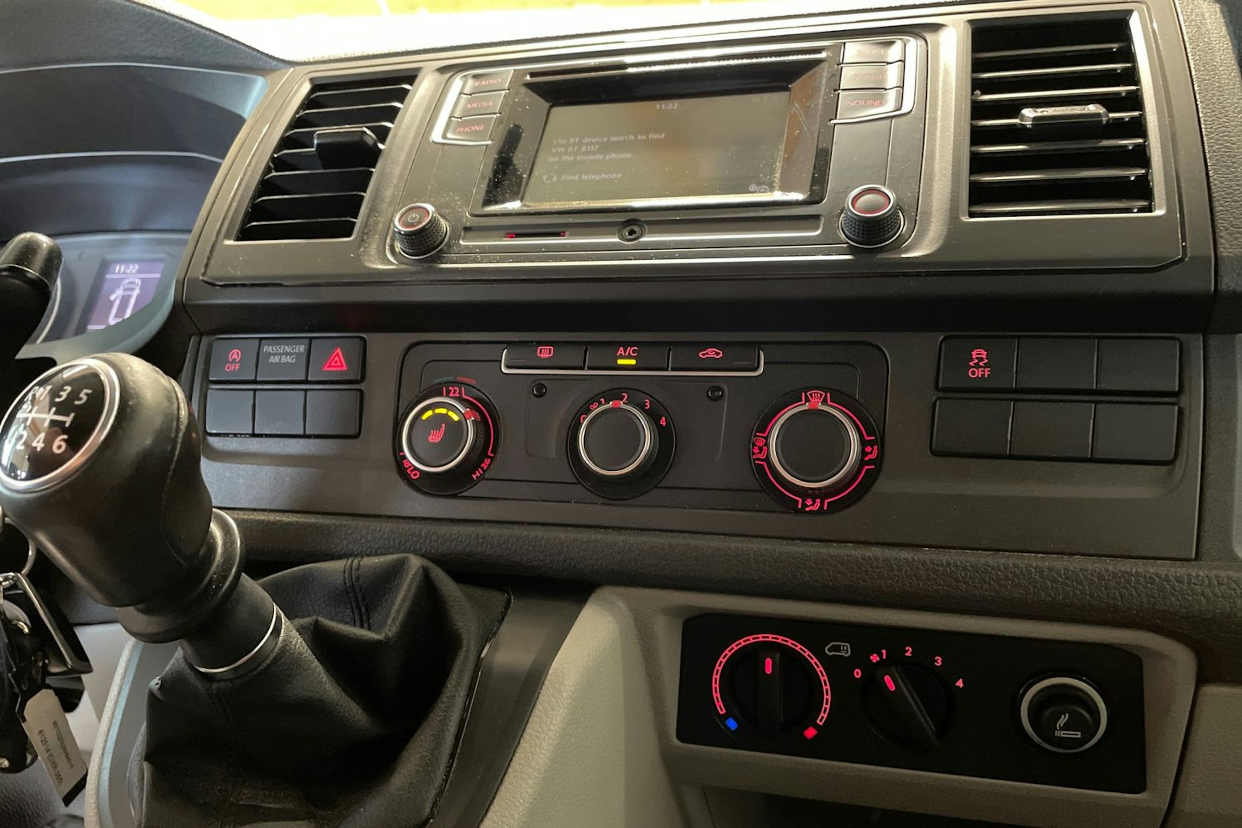 Vihreä Volkswagen TRANSPORTER 2018 kuva 22.