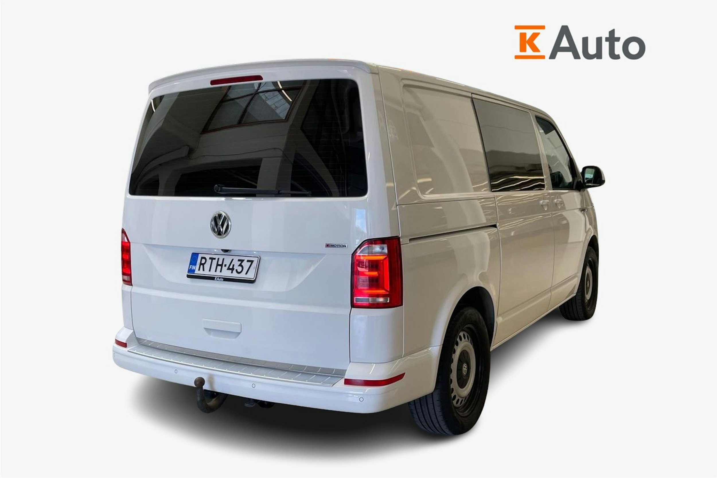 valkoinen Volkswagen Transporter 2018 kuva 2.
