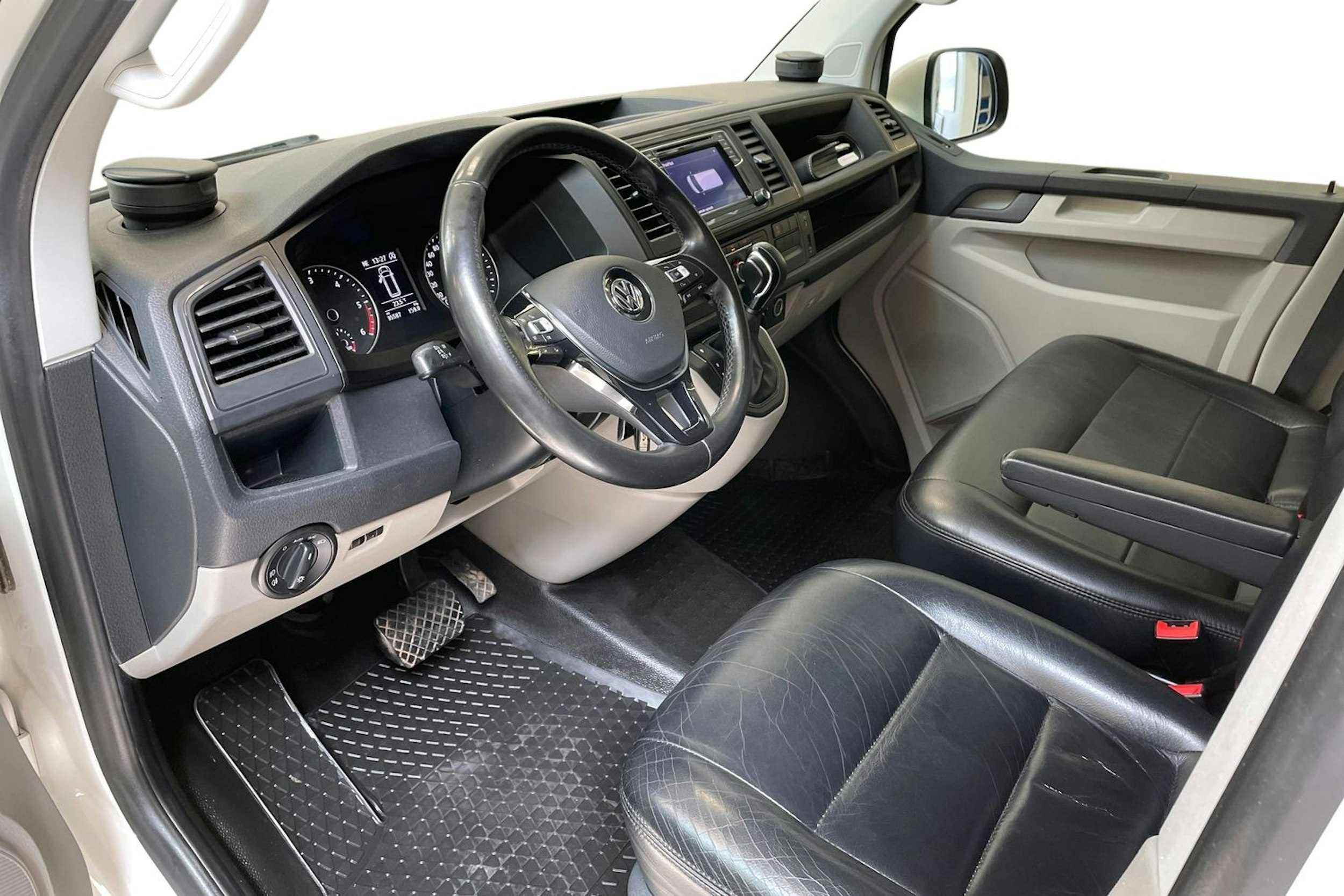 valkoinen Volkswagen Transporter 2018 kuva 7.