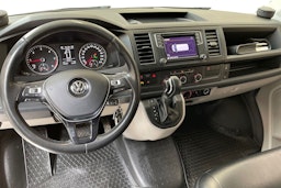 valkoinen Volkswagen Transporter 2018 kuva 9.