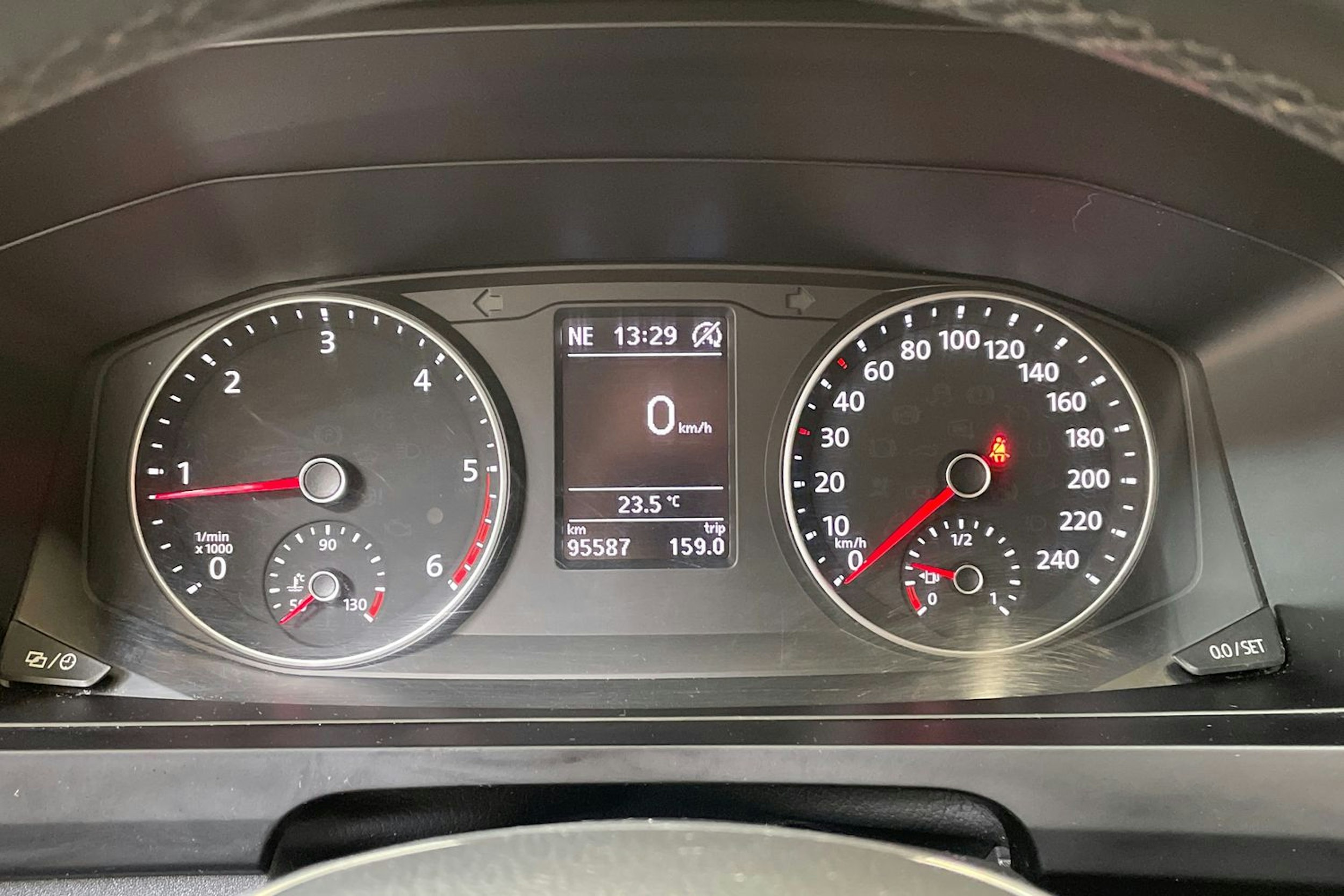 valkoinen Volkswagen Transporter 2018 kuva 16.