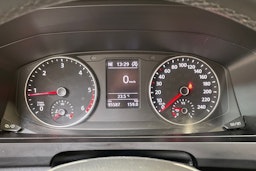 valkoinen Volkswagen Transporter 2018 kuva 16.
