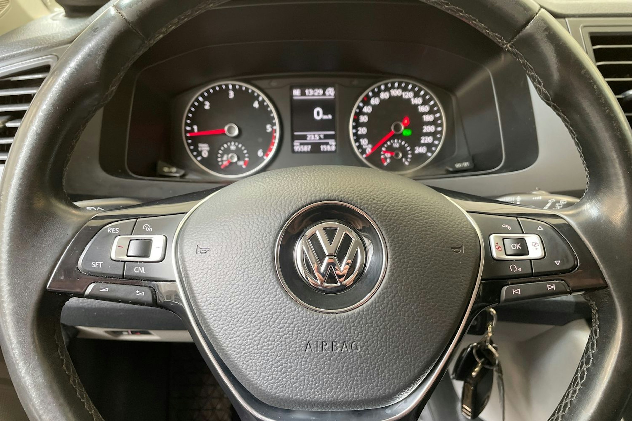 valkoinen Volkswagen Transporter 2018 kuva 17.