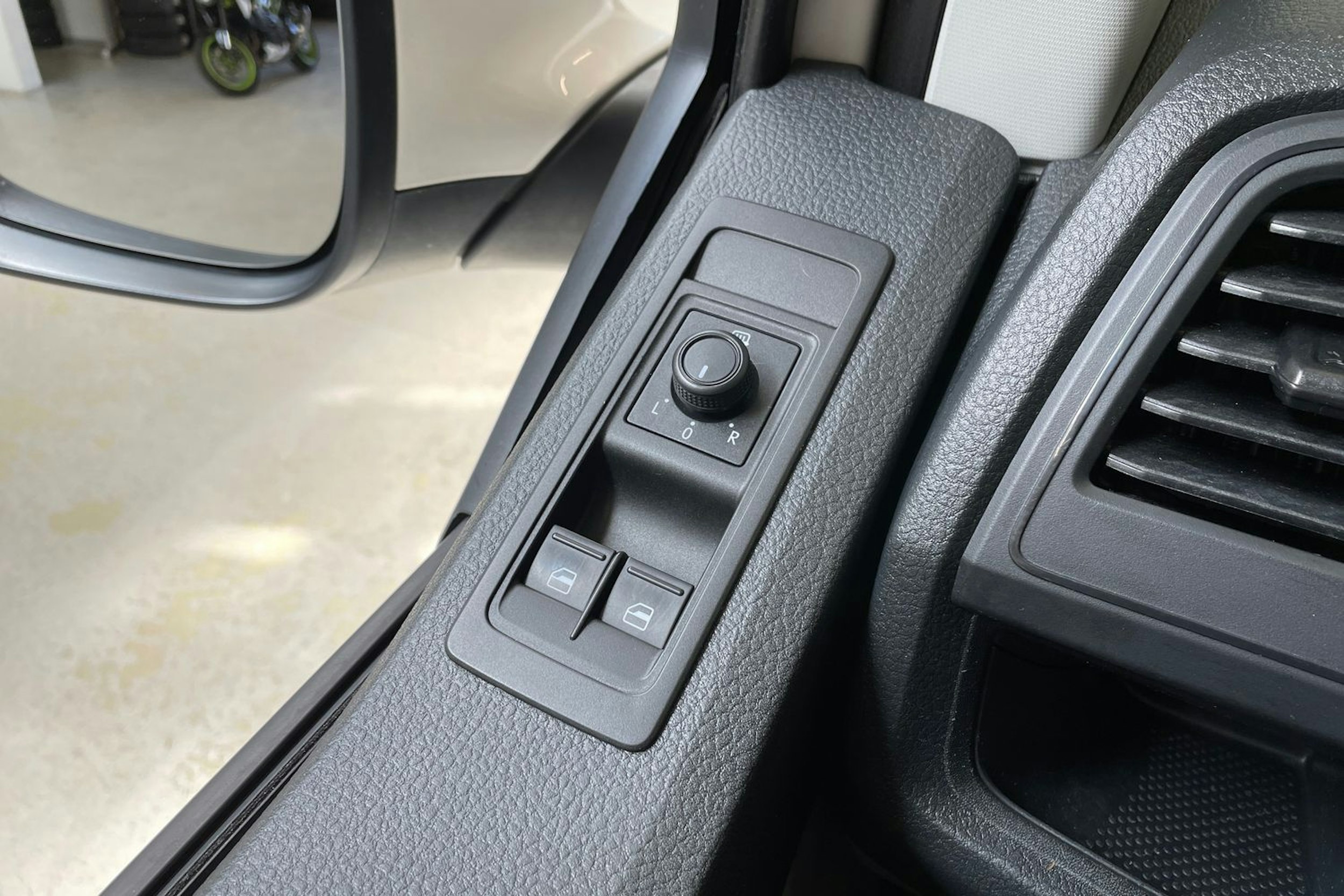 valkoinen Volkswagen Transporter 2018 kuva 18.