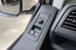 valkoinen Volkswagen Transporter 2018 kuva 18.