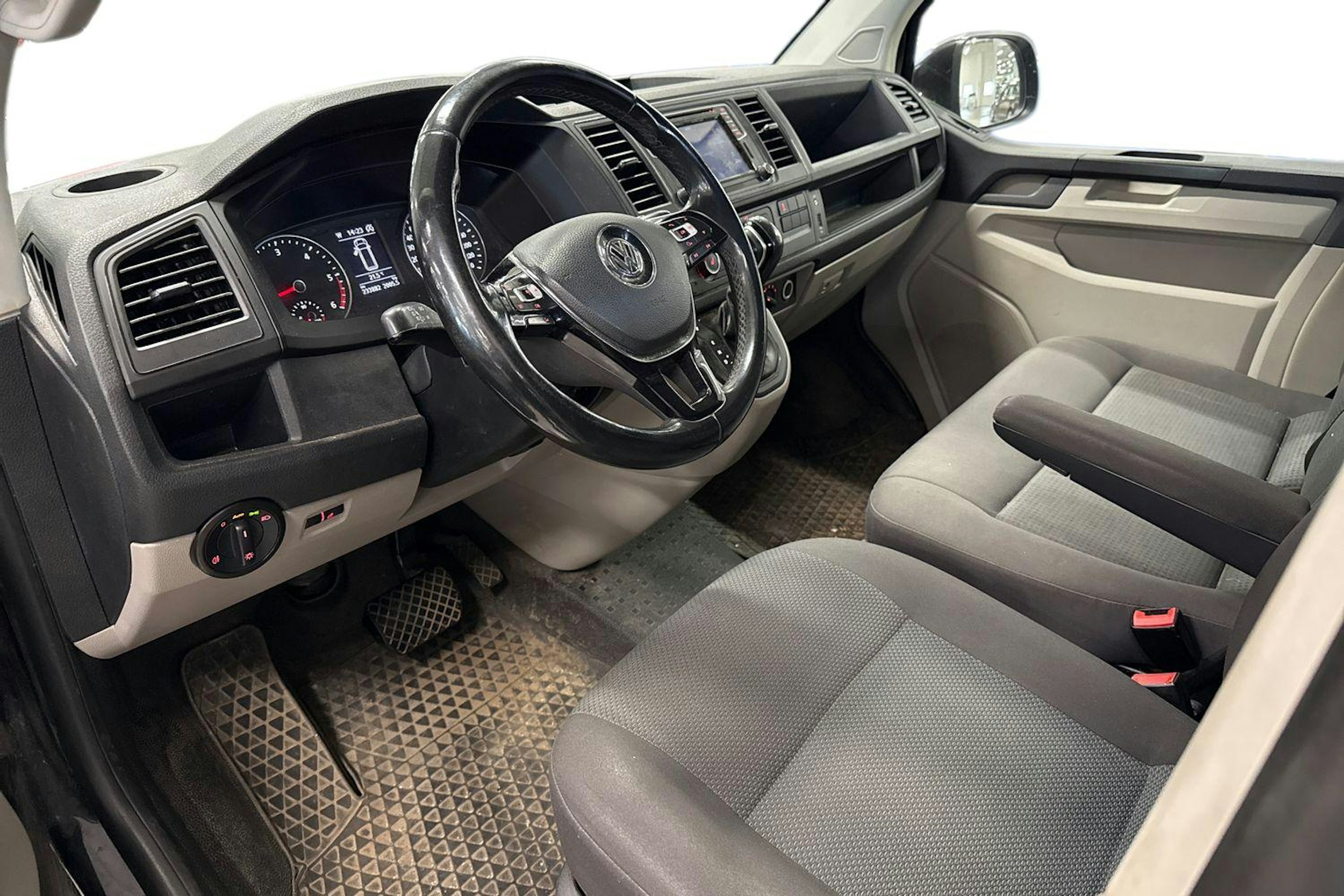 musta Volkswagen Transporter 2018 kuva 3.