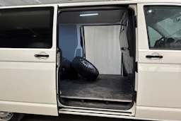 valkoinen Volkswagen Transporter 2018 kuva 16.