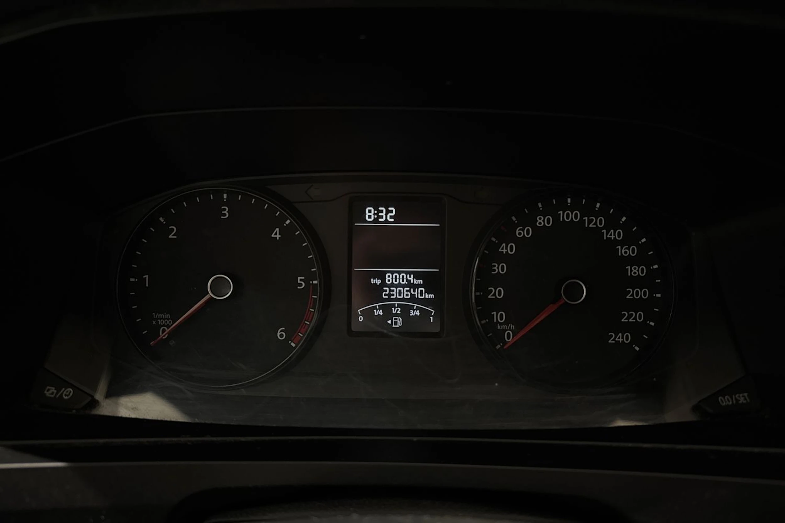 valkoinen Volkswagen Transporter 2018 kuva 18.
