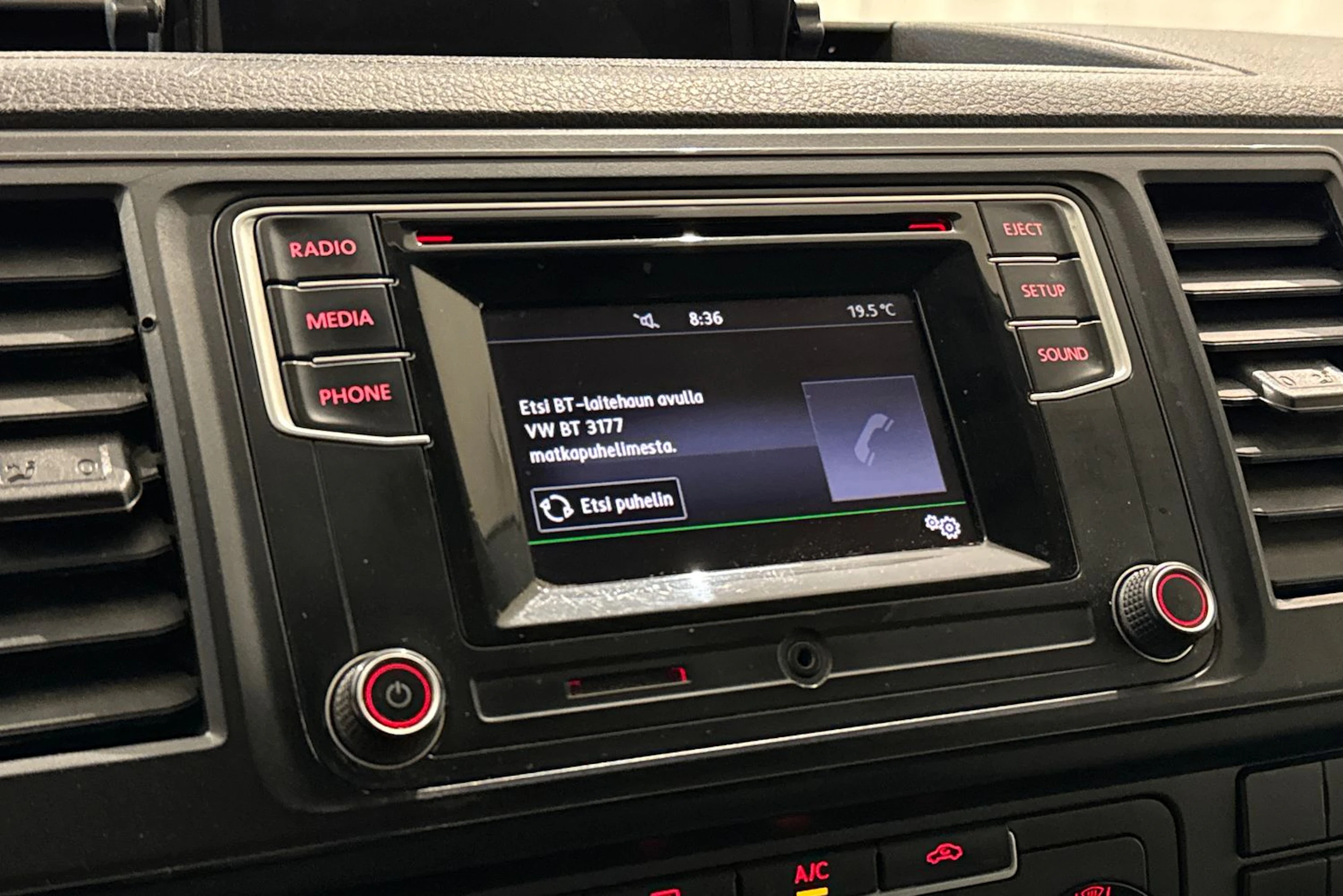 valkoinen Volkswagen Transporter 2018 kuva 20.