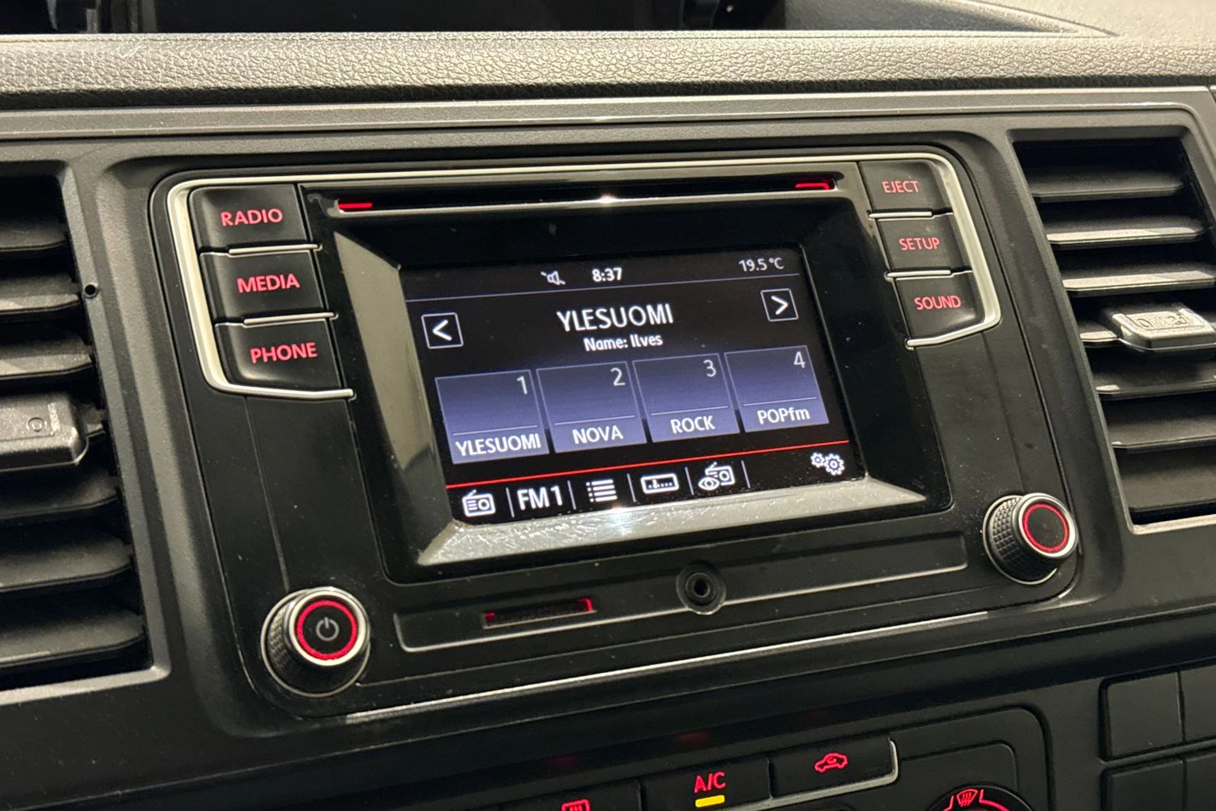valkoinen Volkswagen Transporter 2018 kuva 21.