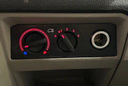 valkoinen Volkswagen Transporter 2018 kuva 23.