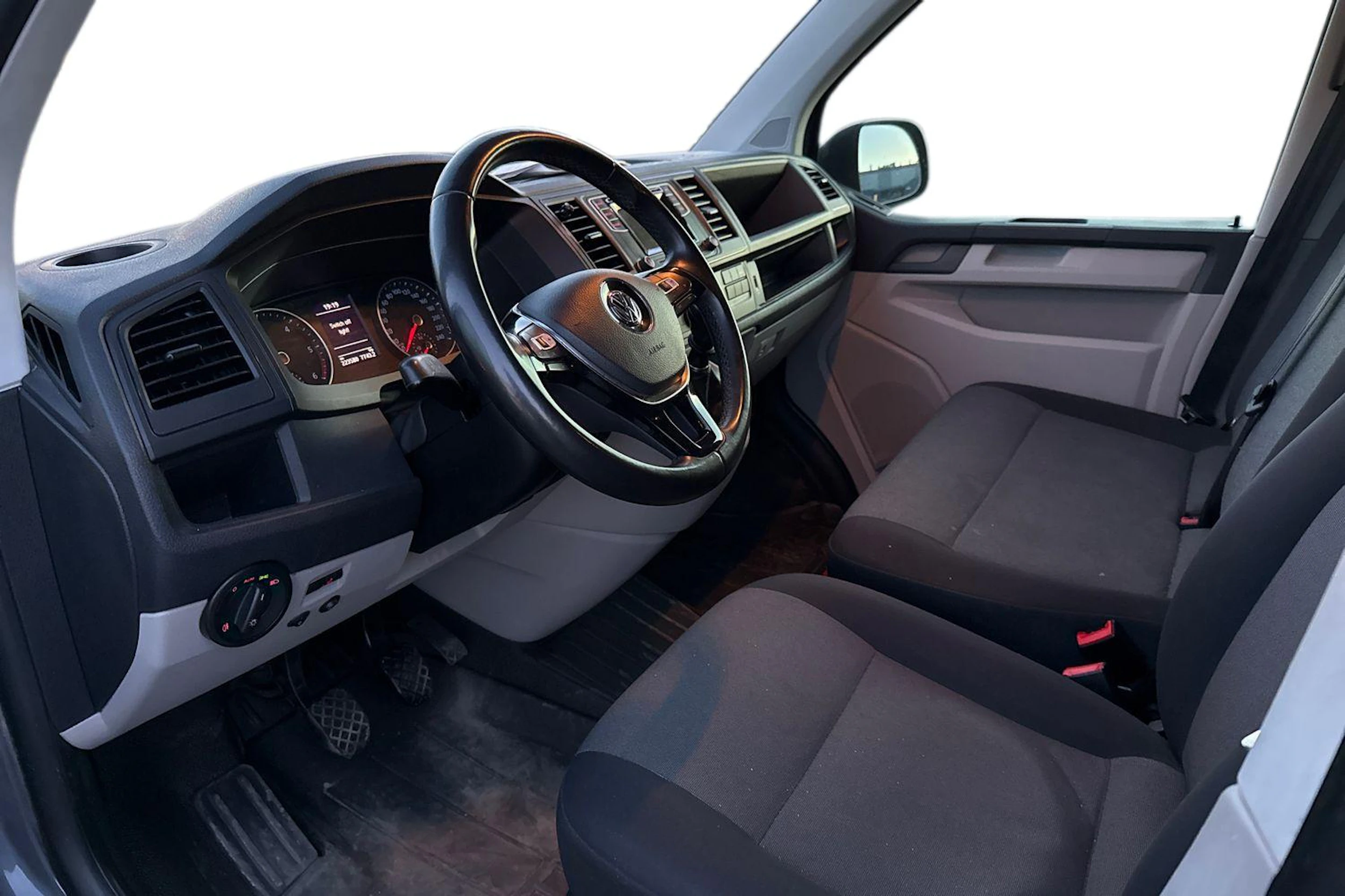 harmaa Volkswagen Transporter 2018 kuva 3.