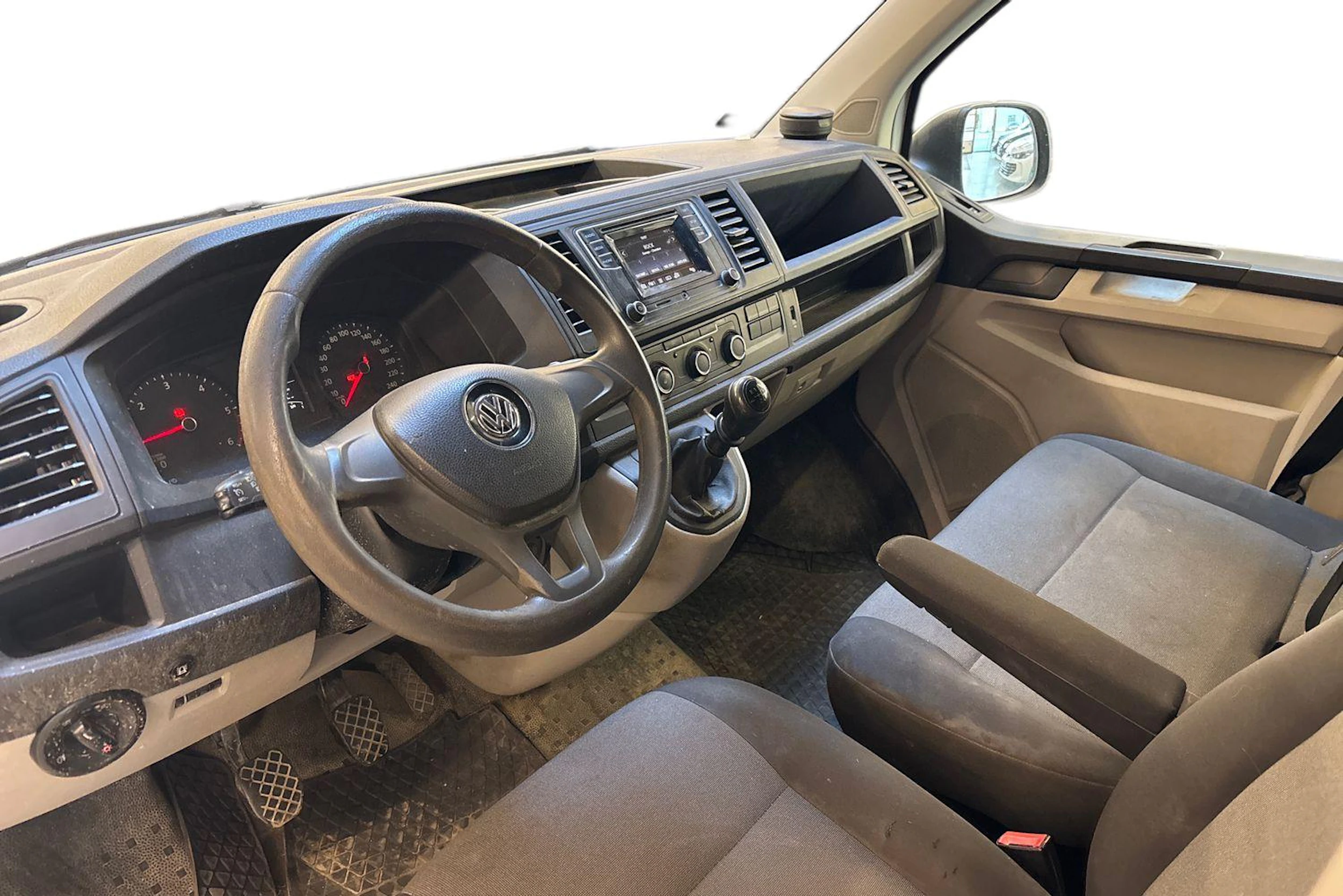 Valkoinen Volkswagen TRANSPORTER 2018 kuva 3.