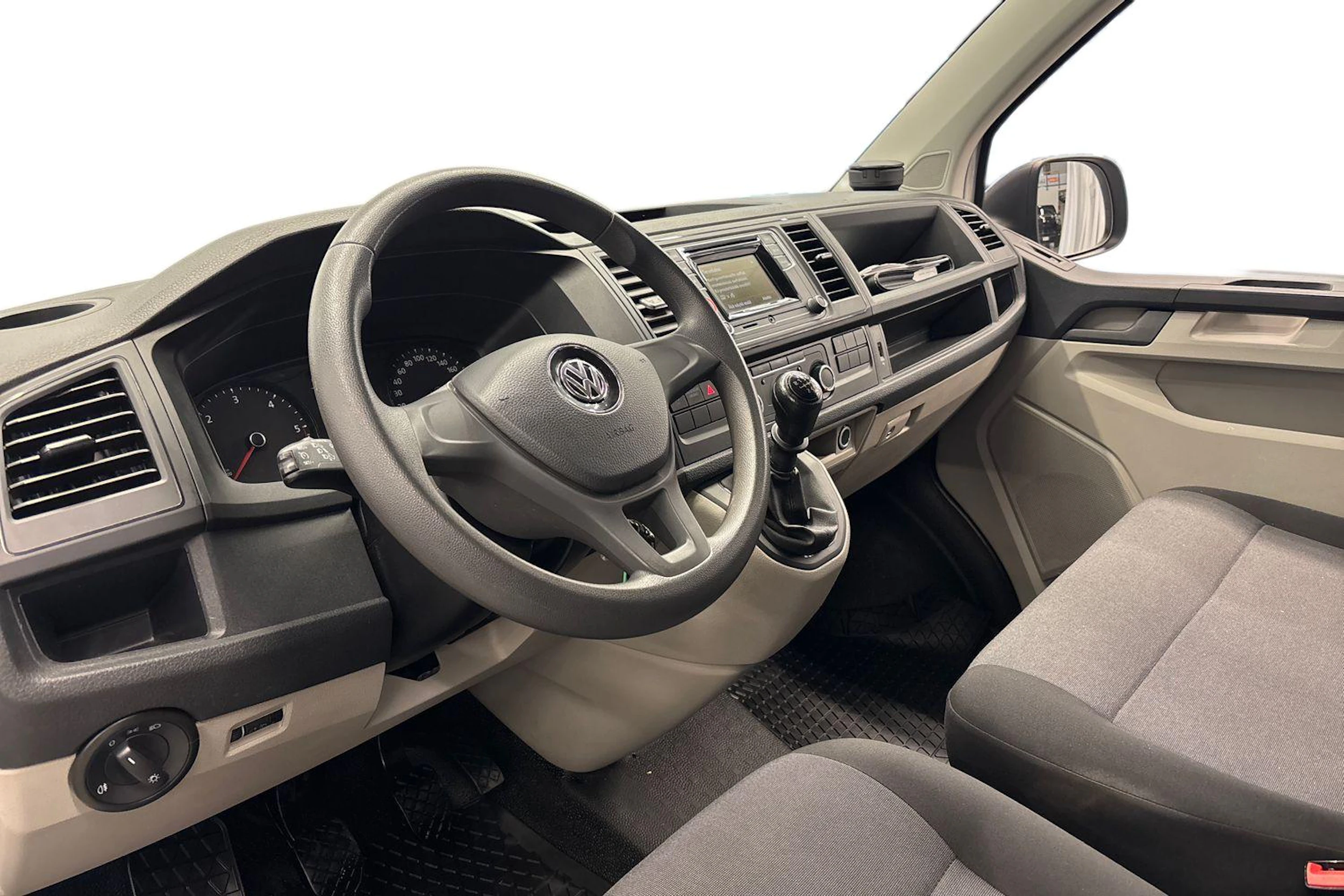 valkoinen Volkswagen Transporter 2018 kuva 6.