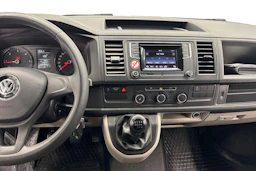 valkoinen Volkswagen Transporter 2018 kuva 7.