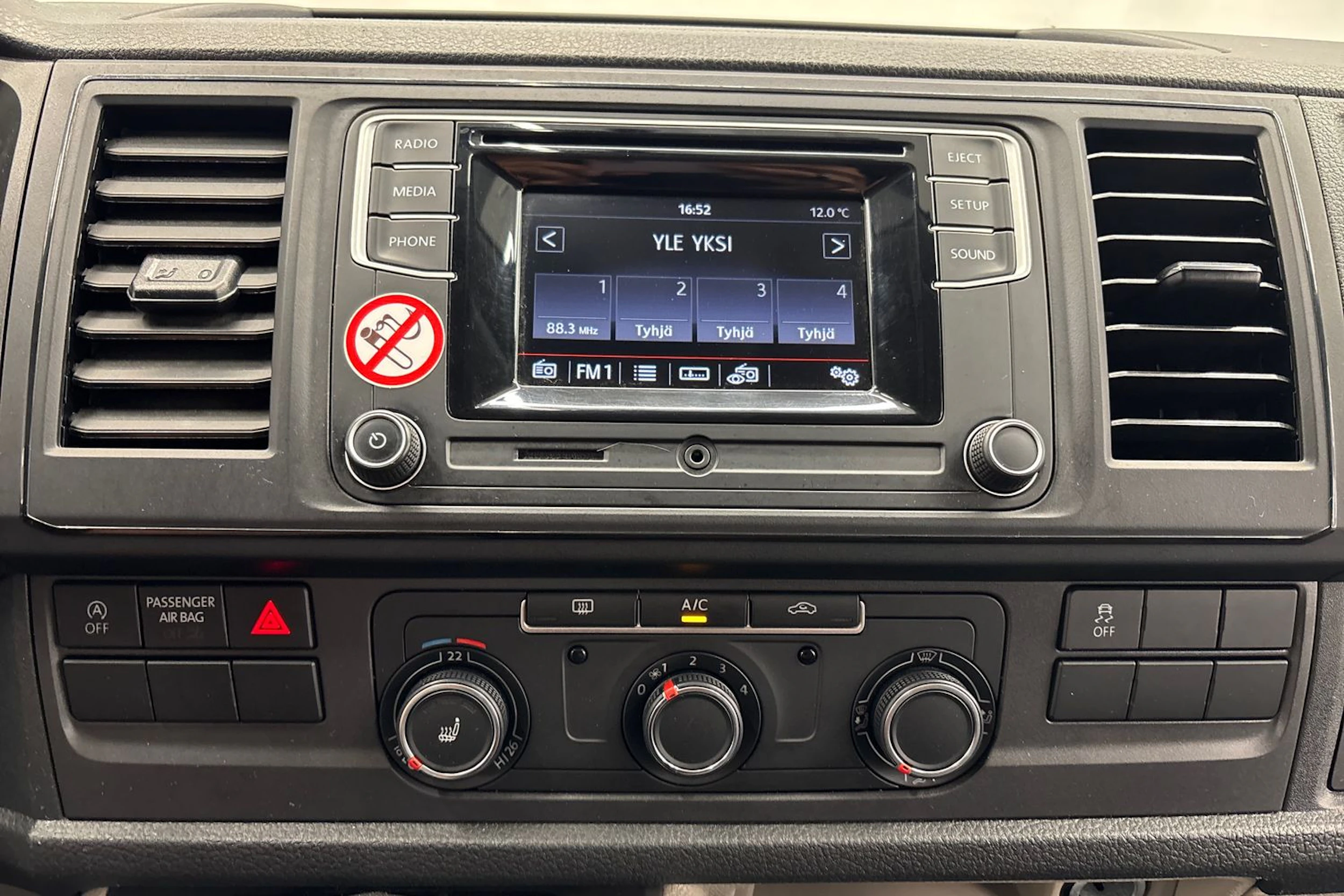 valkoinen Volkswagen Transporter 2018 kuva 11.