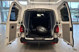 valkoinen Volkswagen Transporter 2018 kuva 15.