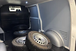 valkoinen Volkswagen Transporter 2018 kuva 17.