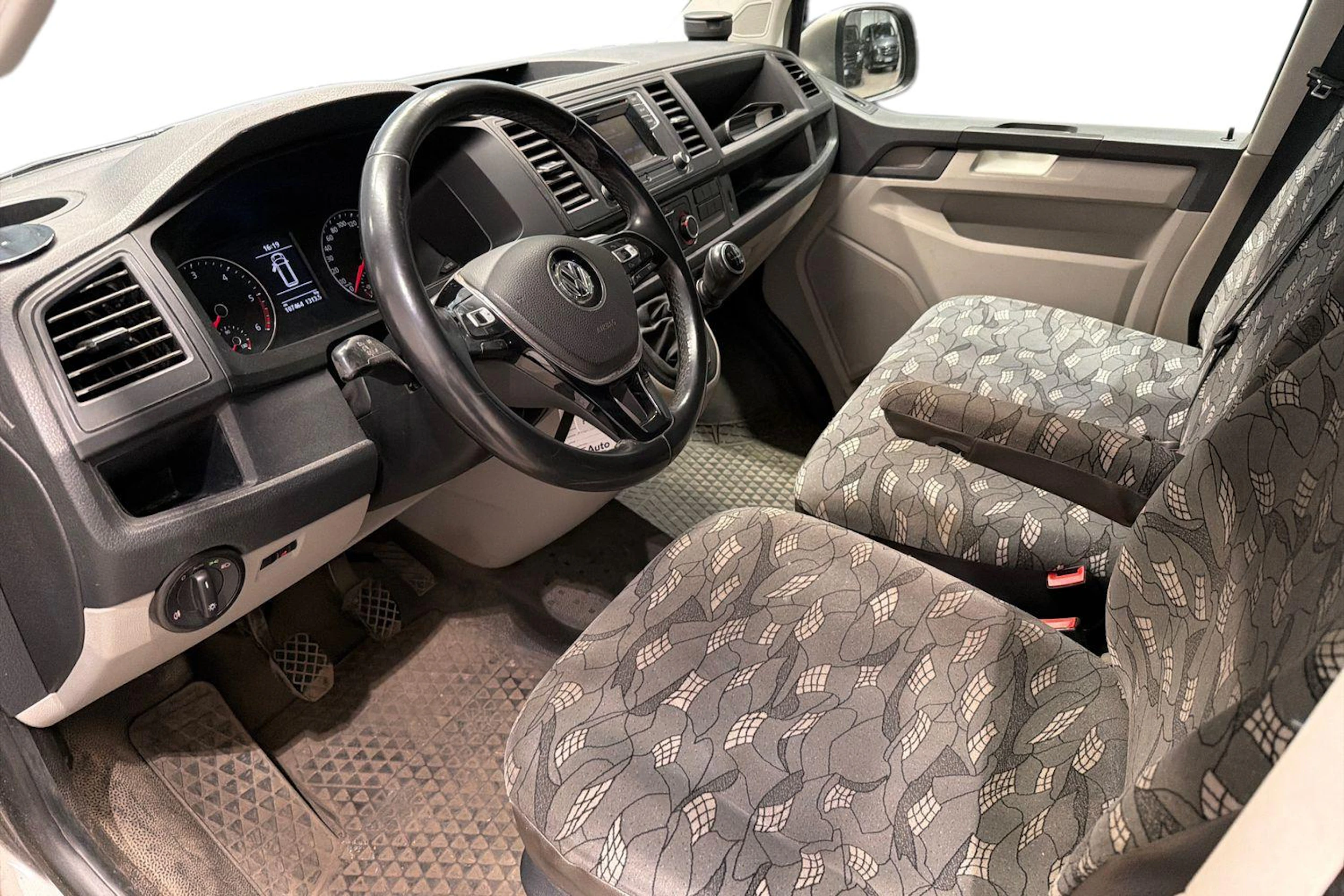 Ruskea (beige) Volkswagen TRANSPORTER 2018 kuva 3.