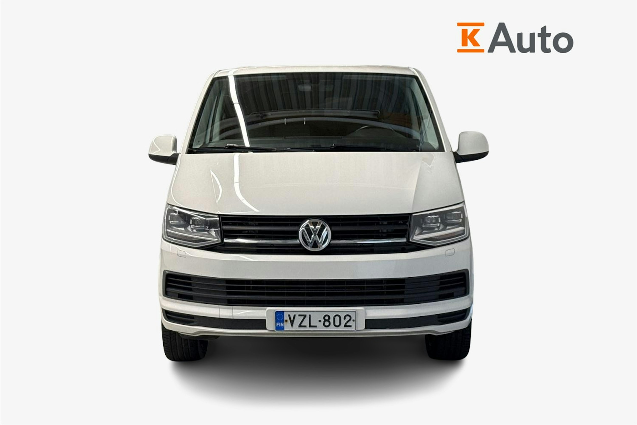 valkoinen Volkswagen Transporter 2018 kuva 5.