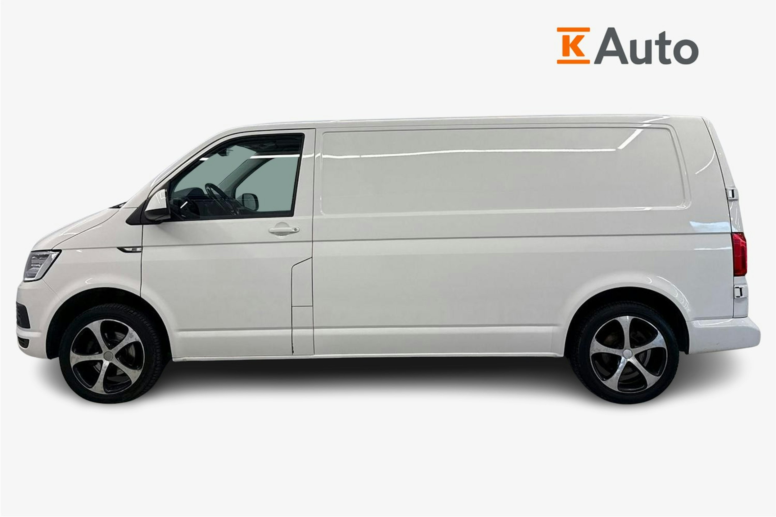 valkoinen Volkswagen Transporter 2018 kuva 6.