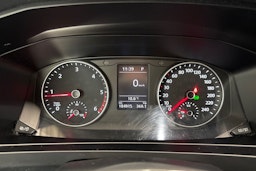 valkoinen Volkswagen Transporter 2018 kuva 16.