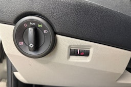 valkoinen Volkswagen Transporter 2018 kuva 17.